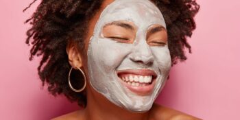 Kusursuz Bir Cilde Sahip Olmak Hayal Değil! Cildinizi Işıl Işıl Yapacak En İyi Kil Maskeleri