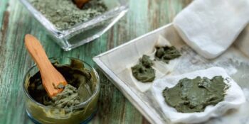 Antik Çağdan Günümüze Kadar Gelen Bir Güzellik Ritüeli: Kil Maskesinin Cildinize Faydaları