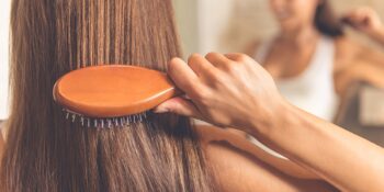 Taraklar Hakkında Bilmeniz Gerekenler: Ne Sıklıkla ve Neden Tarağınızı Değiştirmelisiniz?