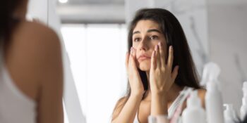 Yüzünüzün Normalden Daha Hızlı Yaşlanmaya Başladığını Gösteren 7 İşaret