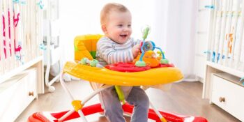 Bebeğinizin İlk Adımlarına Yardımcı Olacak En İyi 8 Bebek Yürüteci