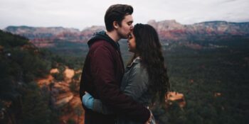 Size Koşulsuz Şartsız Değer Veren Biriyle Birlikte Olduğunuzun 7 İşareti