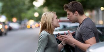 Zor Bir Ayrılık Döneminden Geçen Arkadaşınıza Yardım Etmenizi Sağlayacak 14 Tüyo