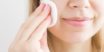 Cilt Bakım Rutininin Vazgeçilmezi: Tonik Nedir, Nasıl Kullanılır?