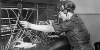 Telefon Santrali Operatörleri: Kadınların İş Hayatındaki Yükselişlerinin ve Mücadelelerinin Hikayesi