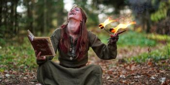 Sırlar Ortaya Çıkıyor! Bir Önceki Hayatınızda Cadı Olduğunuzu Gösteren 7 İşaret