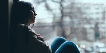 Yalnızlık ve Depresyon Arasında Nasıl Bir İlişki Bulunuyor?