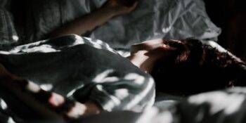 Toplanın Açıklıyoruz! Kısa Sürede Uykuya Dalmanıza Yardımcı Olacak 5 İpucu