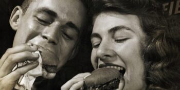 Dünyanın En Sevilen Yiyeceklerinden Biri Olan Hamburgerin Binlerce Yıllık Tarihi