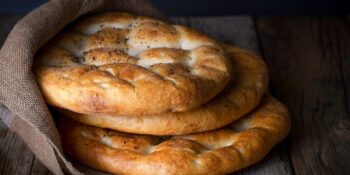 Ramazan Pidesi Tarifi: İftar Sofralarının Baş Tacı Sıcacık Pide Nasıl Yapılır?