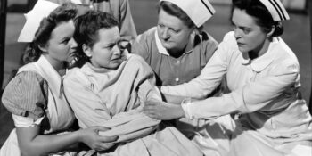 Acımasız Bir Tedavi Yöntemi: “Deli Gömleği” Hakkında Bilmeniz Gerekenler