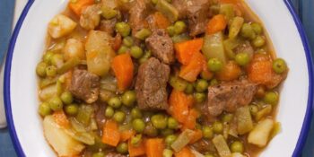 Türk Mutfağına Özgü Bir Lezzet: Tam Kıvamında Tas Kebabı Nasıl Yapılır?