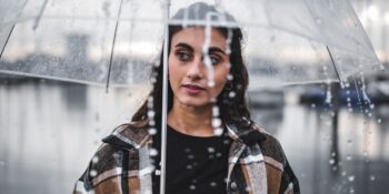 Yağmurlu Havalarda Yaşama Sevinciyle Dolma Hali “Pluviofil” Hakkında Bilmeniz Gerekenler