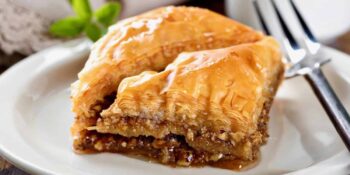Bayram Günlerinin Vazgeçilmez Lezzeti: Püf Noktalarıyla Ev Yapımı Baklava Tarifi
