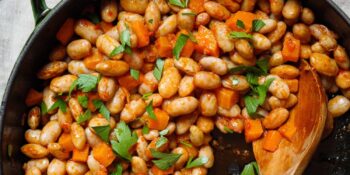 Yaz Sofralarının Vazgeçilmez Lezzeti Zeytinyağlı Barbunya Nasıl Yapılır?