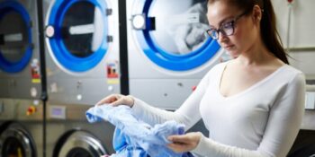 Çamaşırlarda İnatçı Lekelere Son! Mutlaka Elinizin Altında Olması Gereken 10 Leke Çıkarıcı Ürün