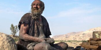 Hastalanacağı Endişesiyle 60 Yıldır Yıkanmayan Adam İlk Banyosunun Ardından Hayatını Kaybetti