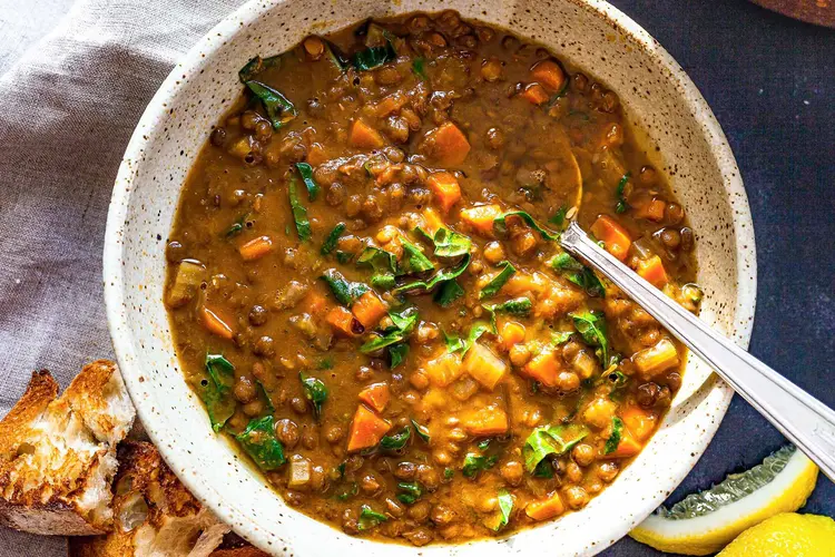 erişteli yeşil mercimek çorbası