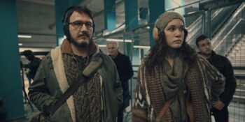 İletişim Yoluyla Yayılan Bir Salgın: Netflix’in Yeni Dizisi “Sıcak Kafa” Ne Anlatıyor?