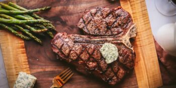 T-Bone Steak Nedir? Evde Tam Kıvamında Nasıl Pişirilir?