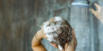 İpeksi ve Sağlıklı Saçlar İçin En İyi 8 Sülfatsız Şampuan