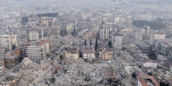 İMO Başkanı Taner Yüzgeç: “Türkiye 2023 Yılına Kadar Depreme Hazır Hâle Getirilecekti”