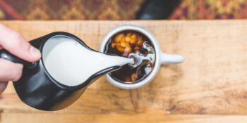 Bilim İnsanları Açıkladı! Sütlü Kahve İçmek Anti-Enflamatuar Etkiyi İkiye Katlıyor