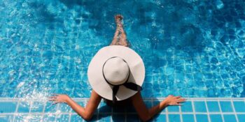 Berlin’de Halka Açık Havuzlarda Kadınlara Üstsüz Yüzme Hakkı Tanındı