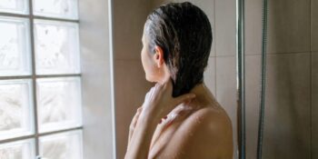 Dolgun Ve Tertemiz Saçlar İçin: En İyi 9 Kepek Şampuanı