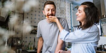 Bilim İnsanları Açıkladı! Neden Yeni Evlenen Çiftler Hızla Kilo Alıyor?