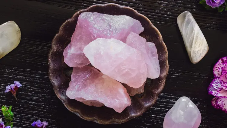 Pembe kuvars taşı özellikleri