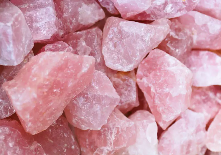 Pembe kuvars taşı özellikleri