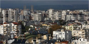 İktisatçı Mahfi Eğilmez: “Önümüzdeki Dönemde Konut Fiyatları Daha Da Düşecek”