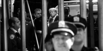 Amerika Birleşik Devletleri’nin Hâkim Karşısına Çıkan İlk Eski Başkanı Donald Trump’a 34 Ayrı Suçlama Yöneltildi