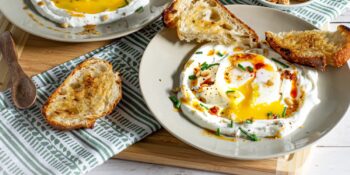 Geleneksel Türk Mutfağının En Lezzetli Yumurta Tariflerinden Çılbır Nedir, Nasıl Yapılır?