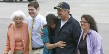 Somalili Korsanlar Tarafından Kaçırılan Ve Yaşadıkları Sinemaya Aktarılan Kaptan Richard Phillips’in Gerçek Hikâyesi