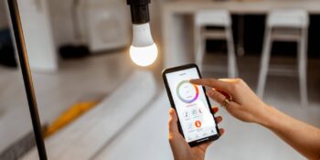 Evinize Bambaşka Bir Hava Katacak En İyi 7 Akıllı Led Ampul