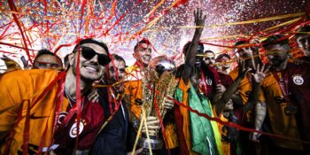 Derbide Fenerbahçe’yi 3-0’la Geçen Galatasaray Şampiyonluk Kupasını Kaldırdı