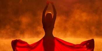 Hayatın Dengesini Bulun! Dişil Enerjiyi Yükselten Renkler ve Semboller