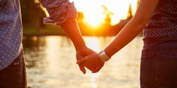 Uzmanlar Yanıtlıyor: İlk Buluşmada Flörtünüze Sorulacak En İyi Sorular Nelerdir?