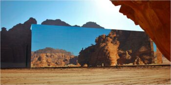 Günün Belirli Saatlerinde Görünmez Olan Dünyanın En Büyük Aynalı Binası: Maraya Konser Salonu