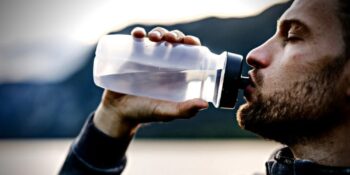 Toplanın Açıklıyoruz! Çok Fazla Su İçerseniz Vücudunuza Ne Olur?