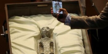 Gerçek Mi Değil Mi? Meksika Parlamentosundaki Bir Duruşmada 1000 Yıllık İki Uzaylı Fosili Bulunduğu Açıklandı