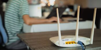 Daha Güçlü Bir İnternet Bağlantısı İçin Modeminizden Uzak Tutmanız Gereken 7 Şey