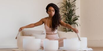 Deneyenler Bir Daha Vazgeçemiyor! Ses Banyosu Nedir, Faydaları Nelerdir?