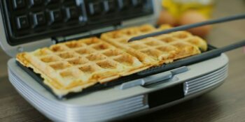 Ev Konforunda Lezzetli Tarifler Hazırlamak İsteyenler İçin En İyi Waffle Makinesi Modelleri