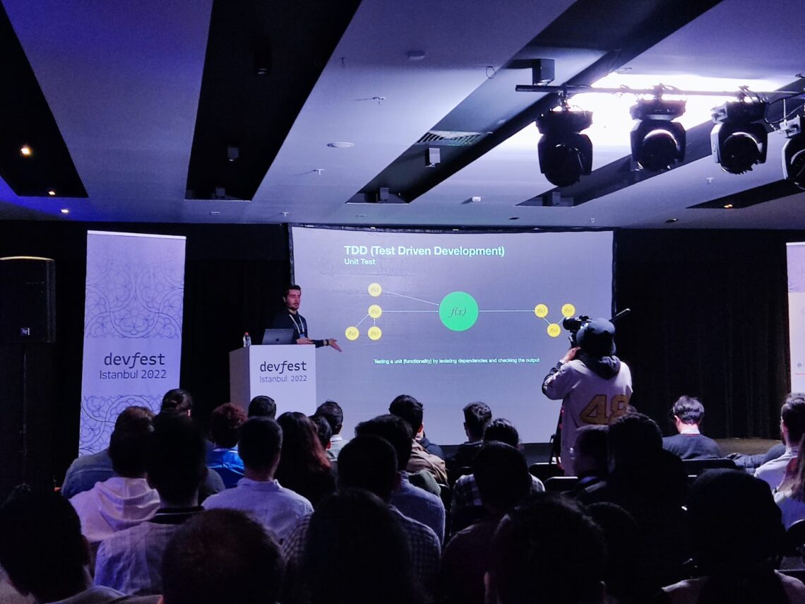 Teknoloji Meraklılarının Heyecanla Beklediği Buluşma: DevFest İstanbul 2023