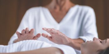 Enerji Akışıyla Gelen Ruhsal Şifa: Reiki Nedir, Ne İşe Yarar?