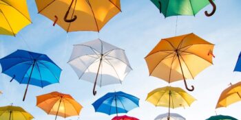 Kış Aylarında Sizi Yarı Yolda Bırakmayacak Rüzgara Dayanıklı Şemsiye Modelleri