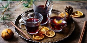 Soğuk Kış Aylarının Vazgeçilmez Lezzeti Sıcak Şarap Hakkında Bilmeniz Gereken 10 Gerçek